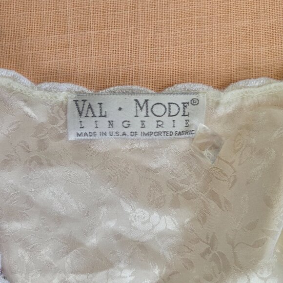 Vintage Val Mode White Satin Robe Dress – One Size - Picture 11 of 11